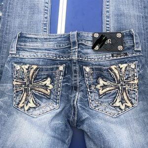 Women’s Buckle Miss Me Skinny jeans